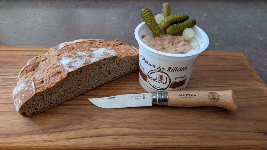 Pot de rillettes La Maison des Rillettes avec pain de campagne